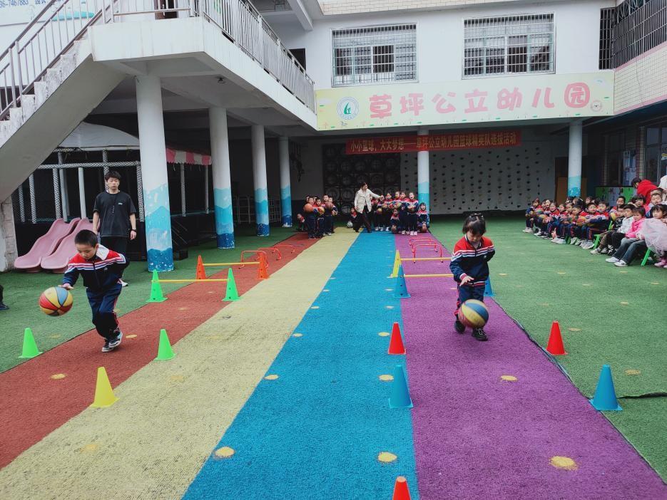 草地篮球场_草地上怎么训练篮球技巧_草场篮球