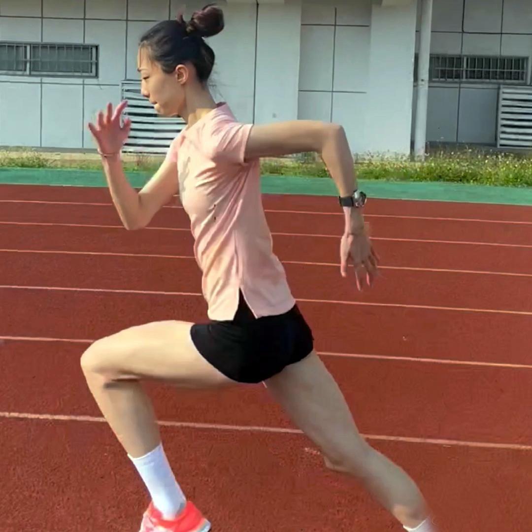 跳高冠军喜欢女教练吗_跳高运动员女神_国家队跳高教练