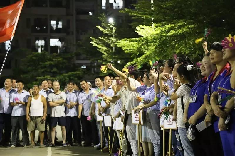 篮球冠军颁奖词_篮球比赛给冠军颁奖视频_颁奖视频篮球冠军比赛