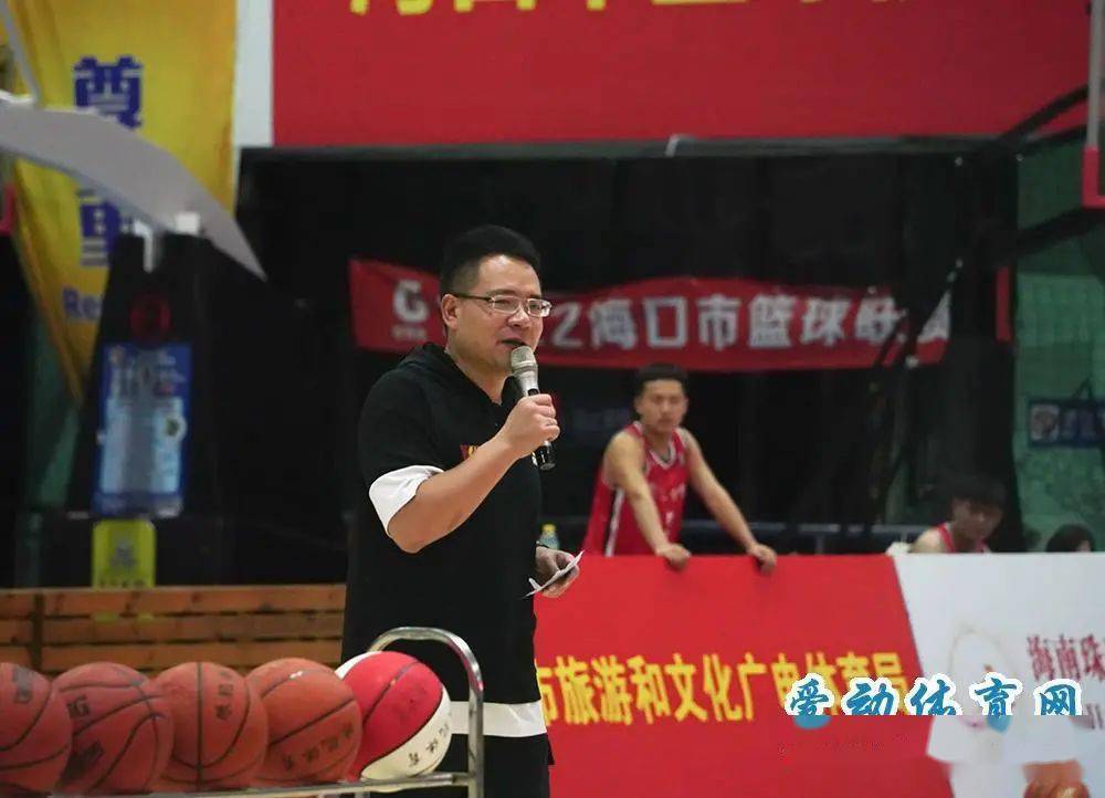 篮球比赛给冠军颁奖视频_颁奖视频篮球冠军比赛完整版_篮球颁奖仪式